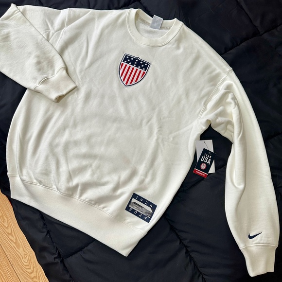 Nike Men's White Crewneck Sweater with USA Emblem